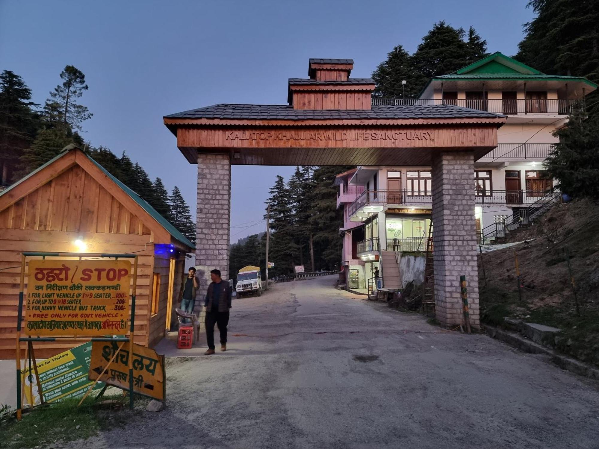 Forest Vibes Kalatop-Rooms And Restaurant Далхаузі Екстер'єр фото