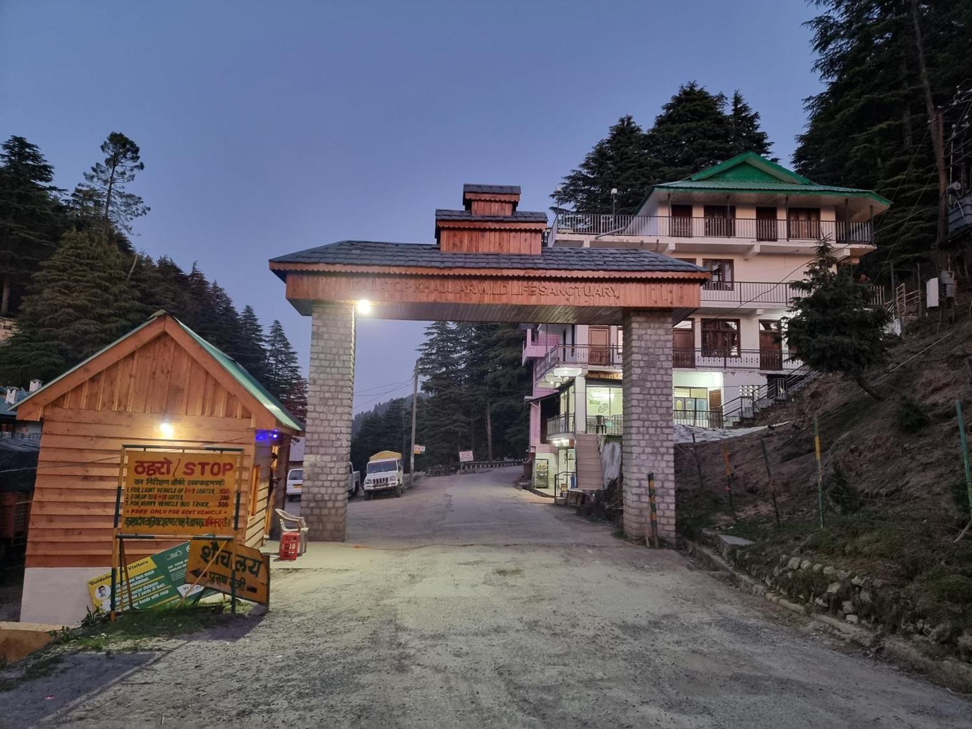 Forest Vibes Kalatop-Rooms And Restaurant Далхаузі Екстер'єр фото